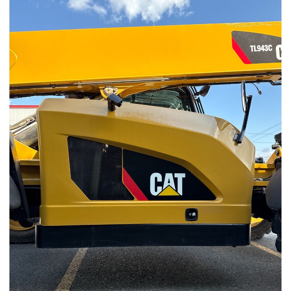 CAT TL943C Telescopic Forklift - 9000 lbs Capacity with Camera System - Only 730 hours !