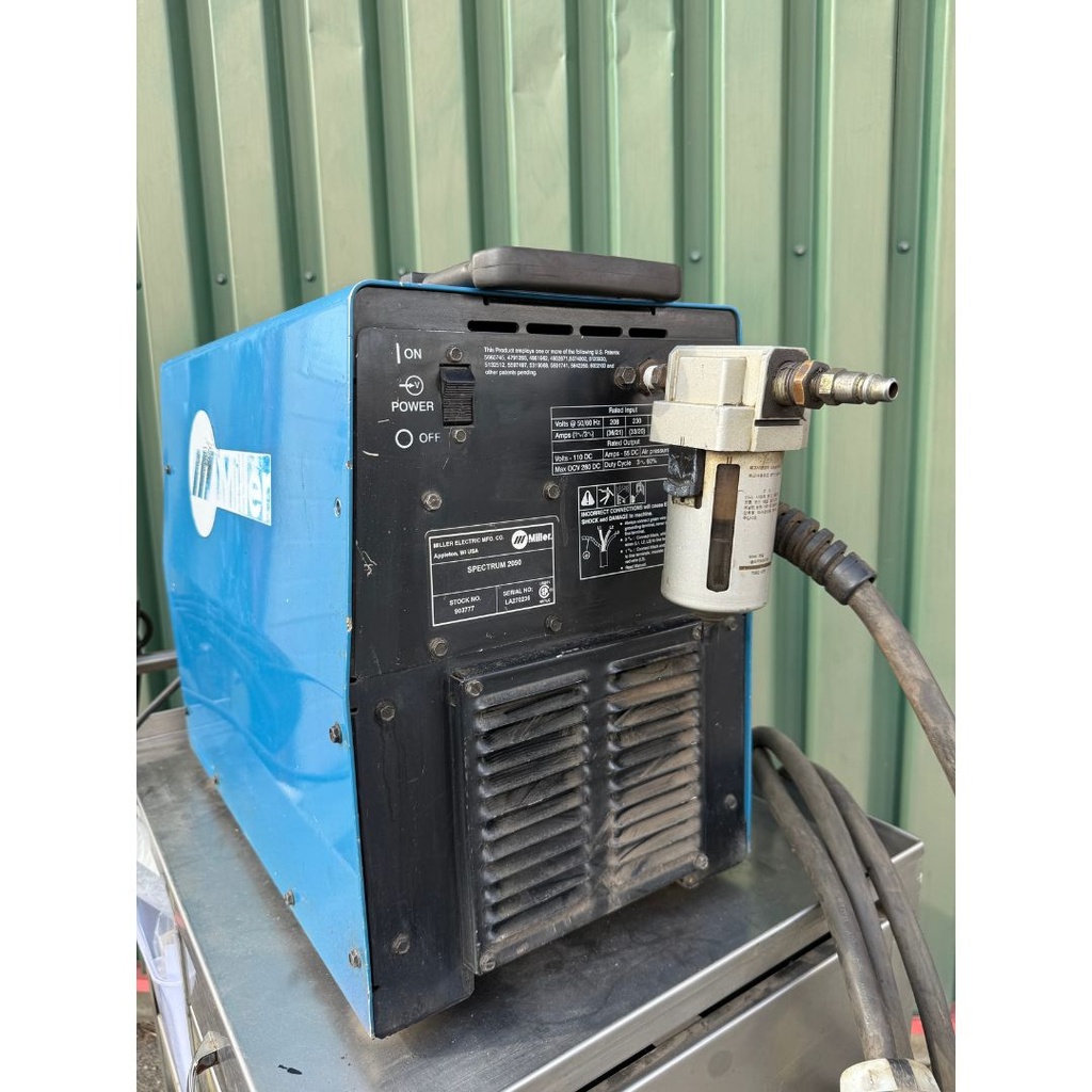 Vue derrière - Miller Spectrum 2050 Plasma Cutter