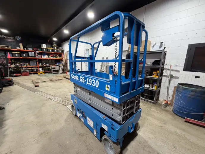Genie GS-1930 Electric Scissor Lift 19ft