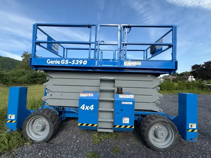 Scissor Lift 4x4 Dual Fuel 53 feet Genie GS-5390 RT 