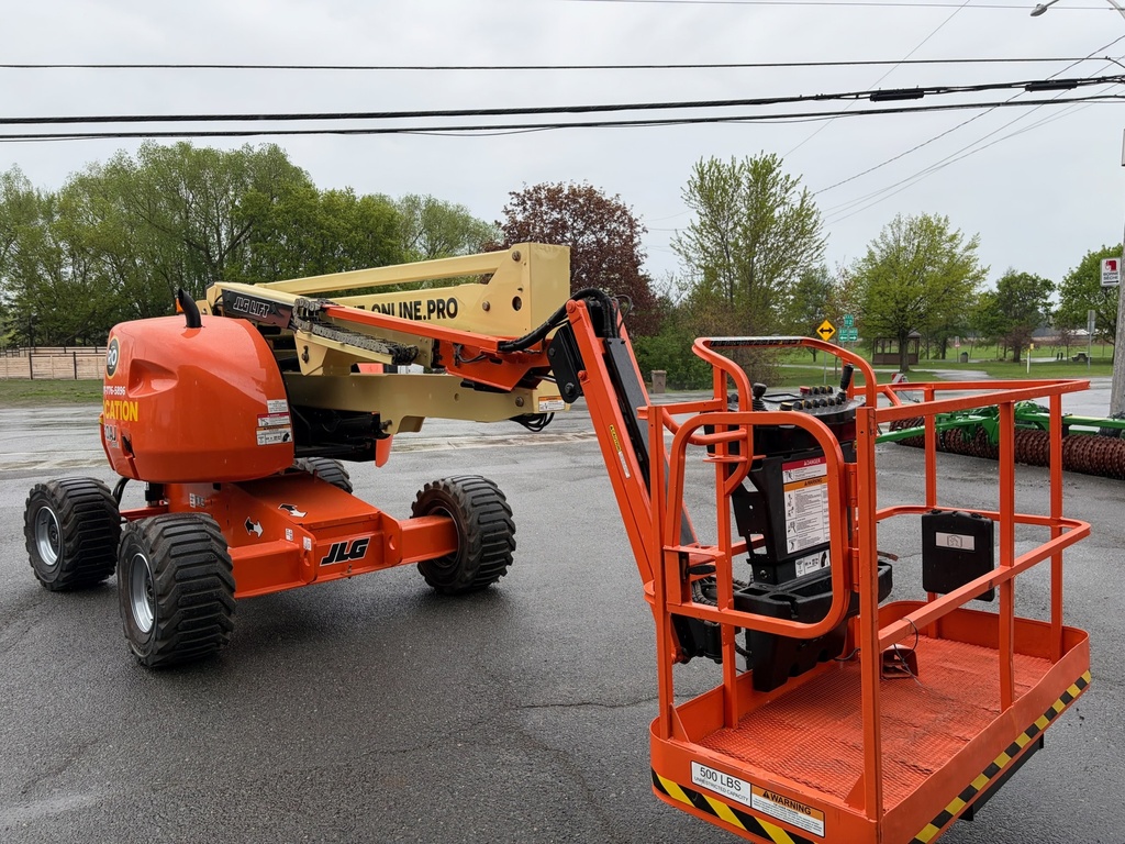 Nacelle articulée bi-carburant JLG série 450AJ II 4x4