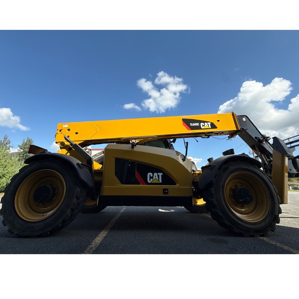 [THH01512] Chariot élévateur télescopique CAT TL943C - Capacité de 9 000 lb avec système de caméra -  Seulement 730 heures !