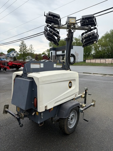 [YA3029889JW913501] Tour d’éclairage Atlas Copco V5+ 2.8 kW